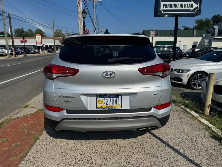 2018 Hyundai Tucson Value Sport photo 1