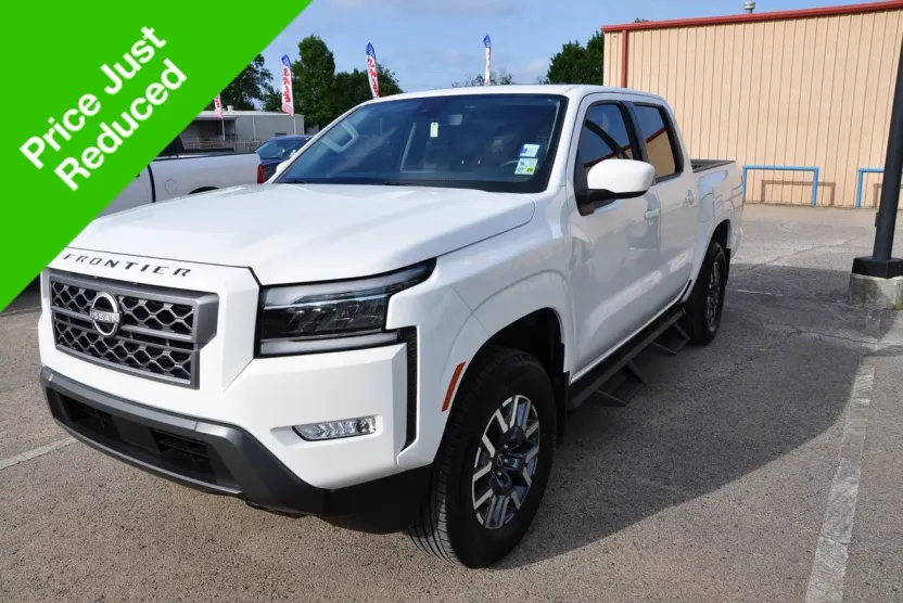2024 Nissan Frontier SL photo 1