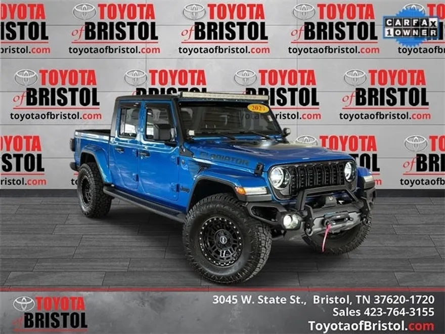 2024 Jeep Gladiator Willys photo 1