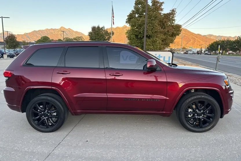 2022 Jeep Cherokee Laredo X SE Altitude photo 1