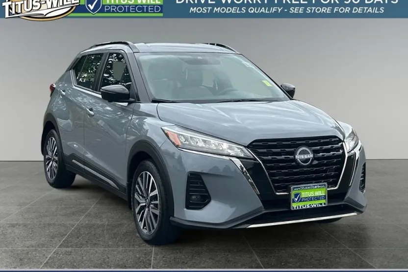 2023 Nissan Kicks SR photo 1