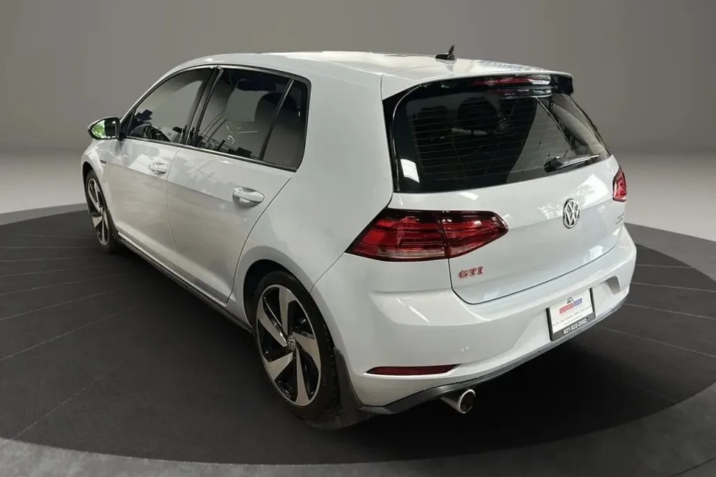 2019 Volkswagen Golf GTI photo 1