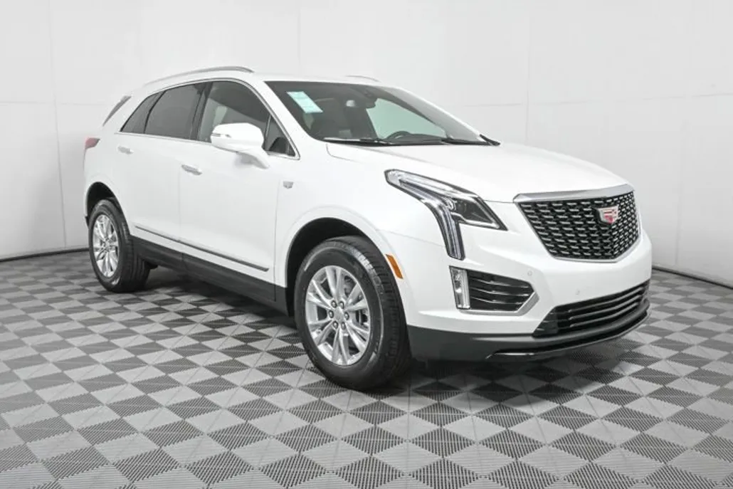 2025 Cadillac XT4 Luxury photo 1