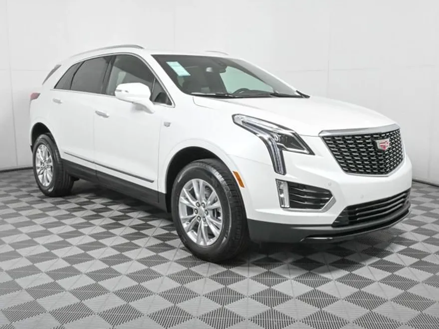 2025 Cadillac XT4 Luxury photo 1