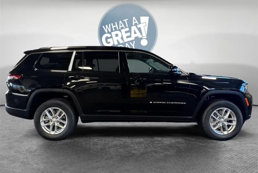 2025 Jeep Grand Cherokee Laredo photo 1