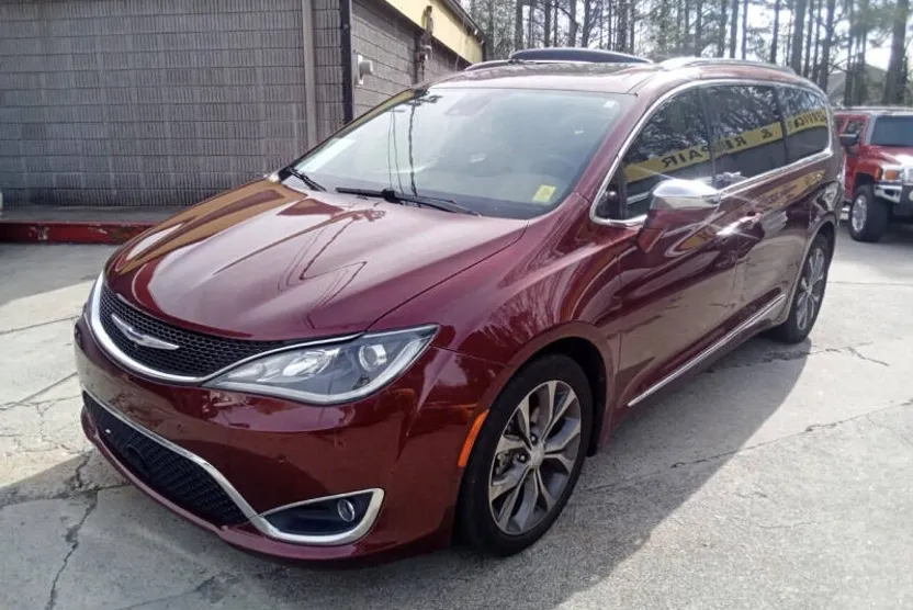 2018 Chrysler Pacifica Limited photo 1