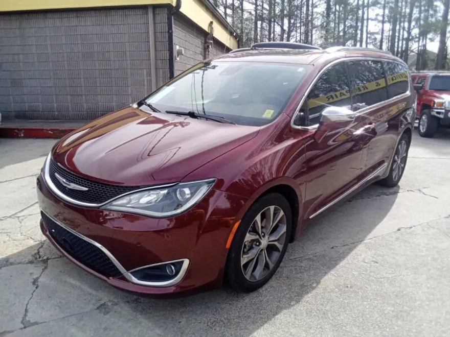 2018 Chrysler Pacifica Limited photo 1