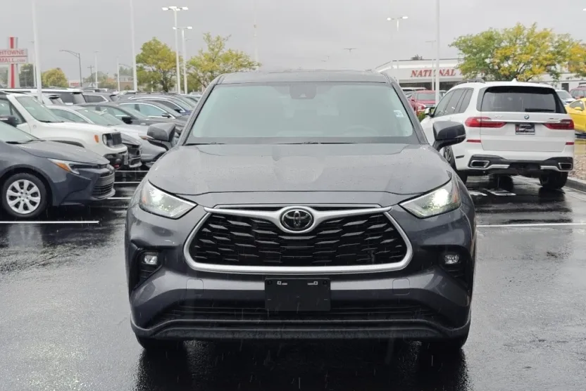2024 Toyota Highlander photo 1