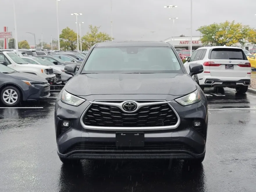 2024 Toyota Highlander photo 1