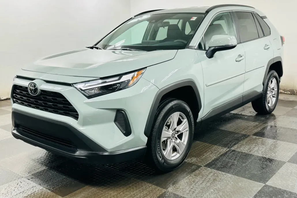 2023 Toyota RAV4 XLE photo 1