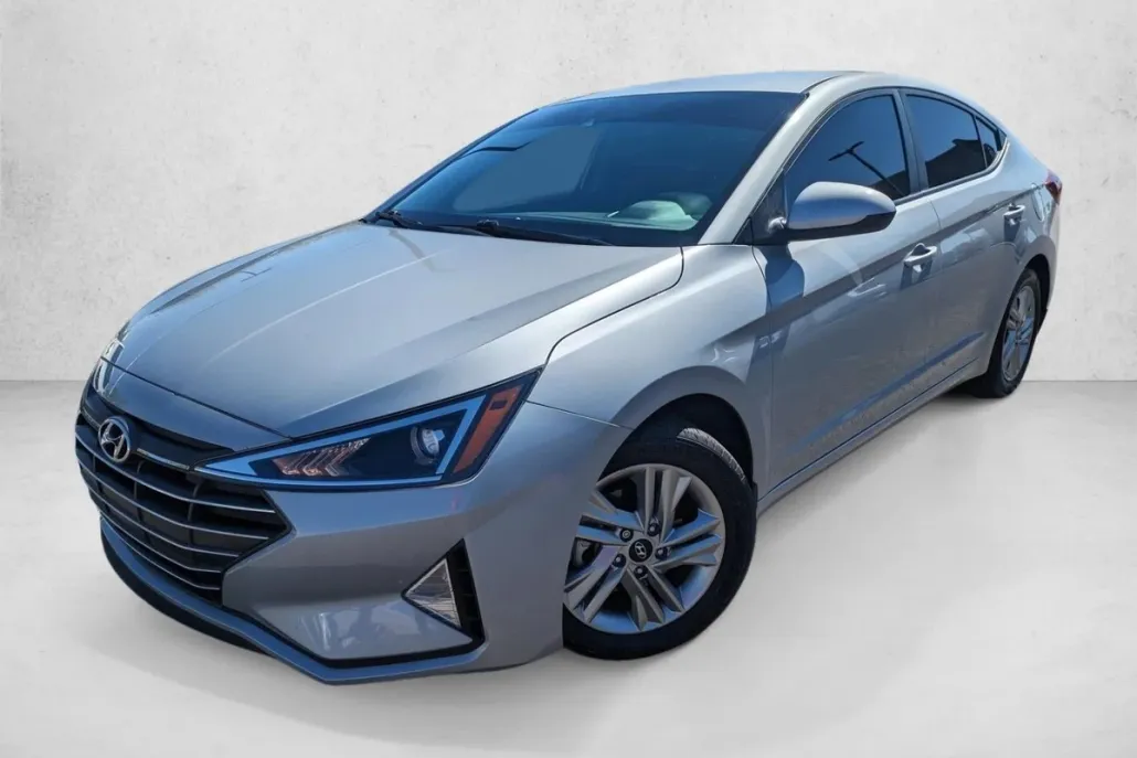 2020 Hyundai Elantra SEL photo 1