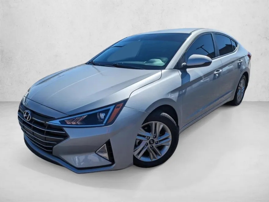 2020 Hyundai Elantra SEL photo 1
