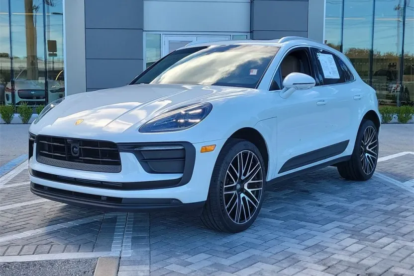 2024 Porsche Macan T photo 1