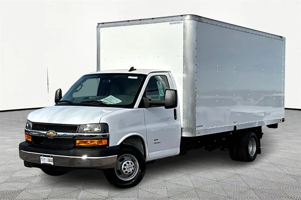 2024 Chevrolet Express Cutaway photo 1