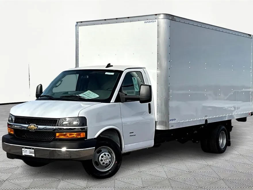 2024 Chevrolet Express Cutaway photo 1