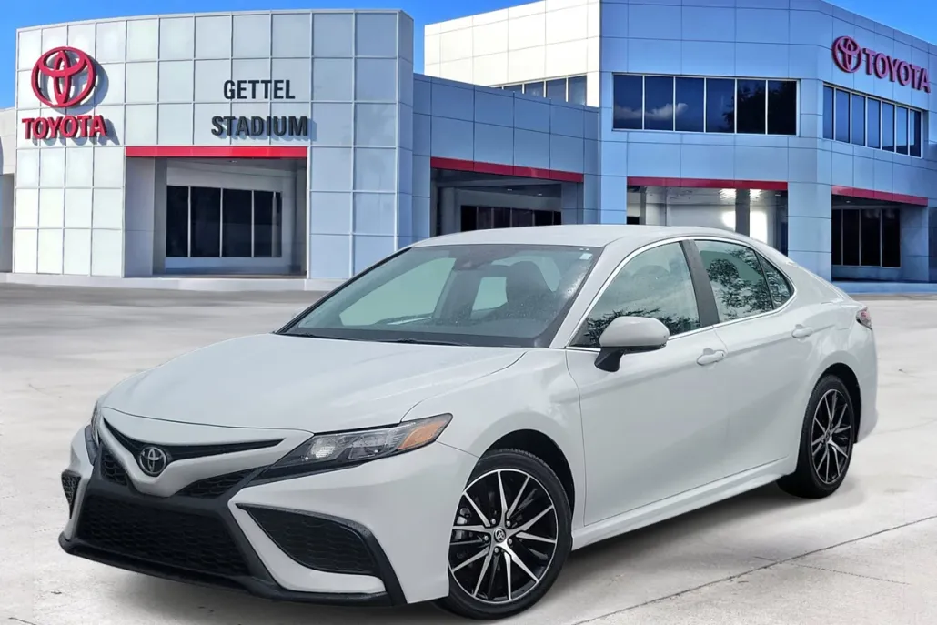 2023 Toyota Camry SE photo 1