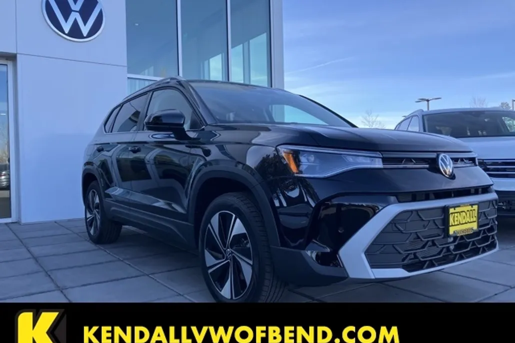2025 Volkswagen Taos SE photo 1