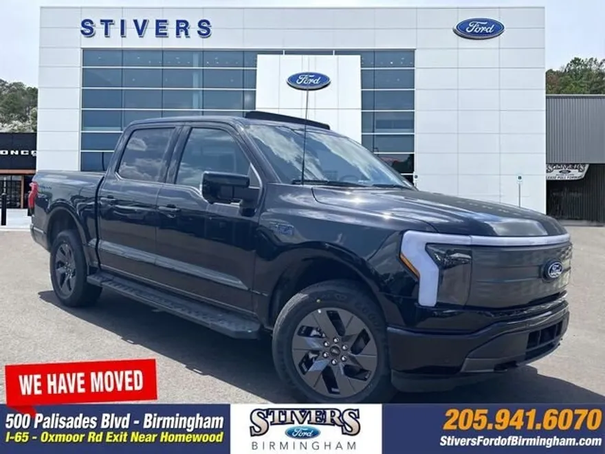2025 Ford F-150 Lightning Lariat photo 1