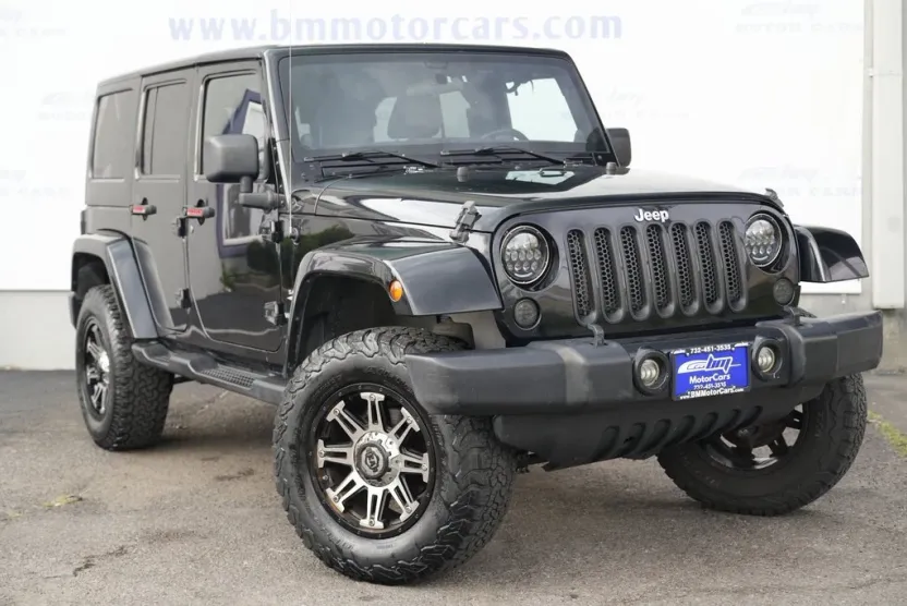 2012 Jeep Wrangler Unlimited Sahara photo 1
