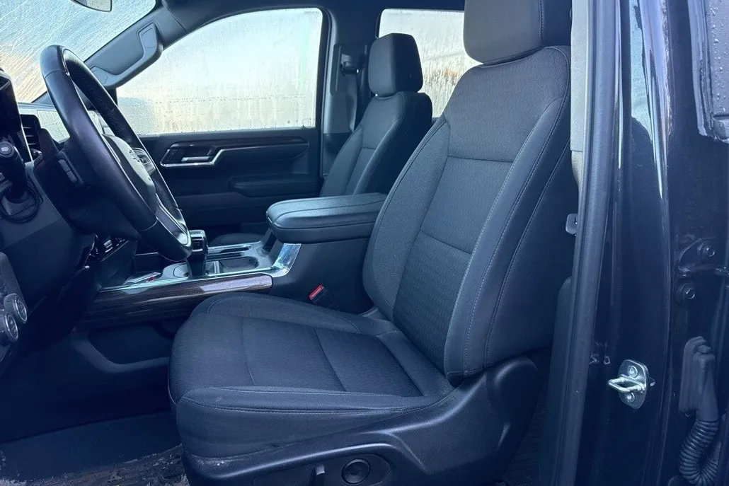 2023 Chevrolet Silverado 1500 RST photo 1