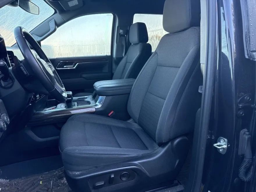 2023 Chevrolet Silverado 1500 RST photo 1