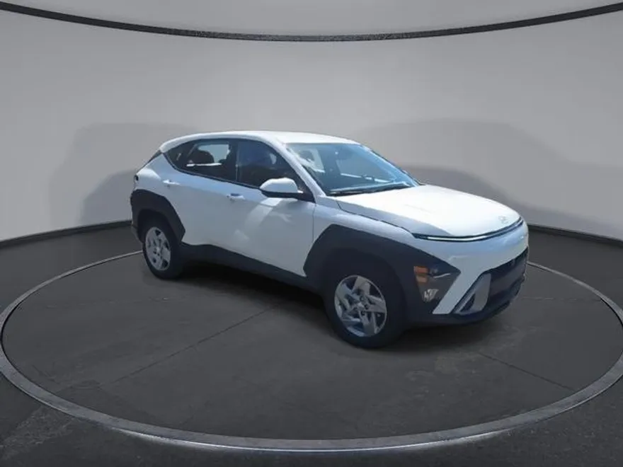 2026 Hyundai Kona SE photo 1