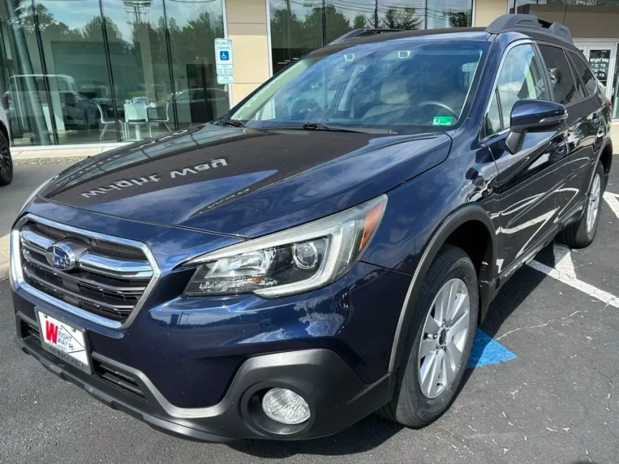 2018 Subaru Outback Premium photo 1