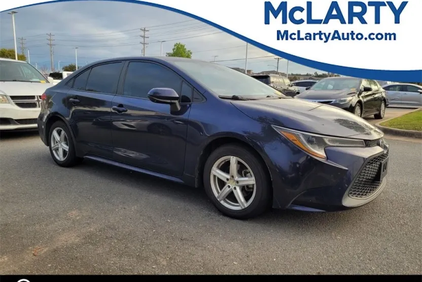 2021 Toyota Corolla LE photo 1