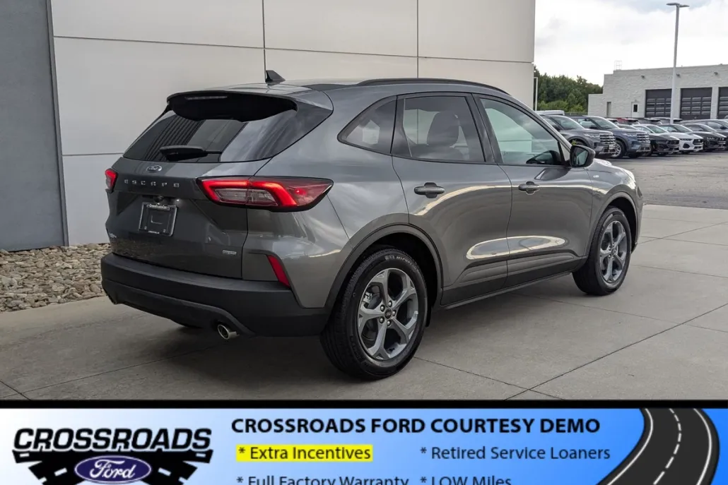 2025 Ford Escape ST-Line photo 1