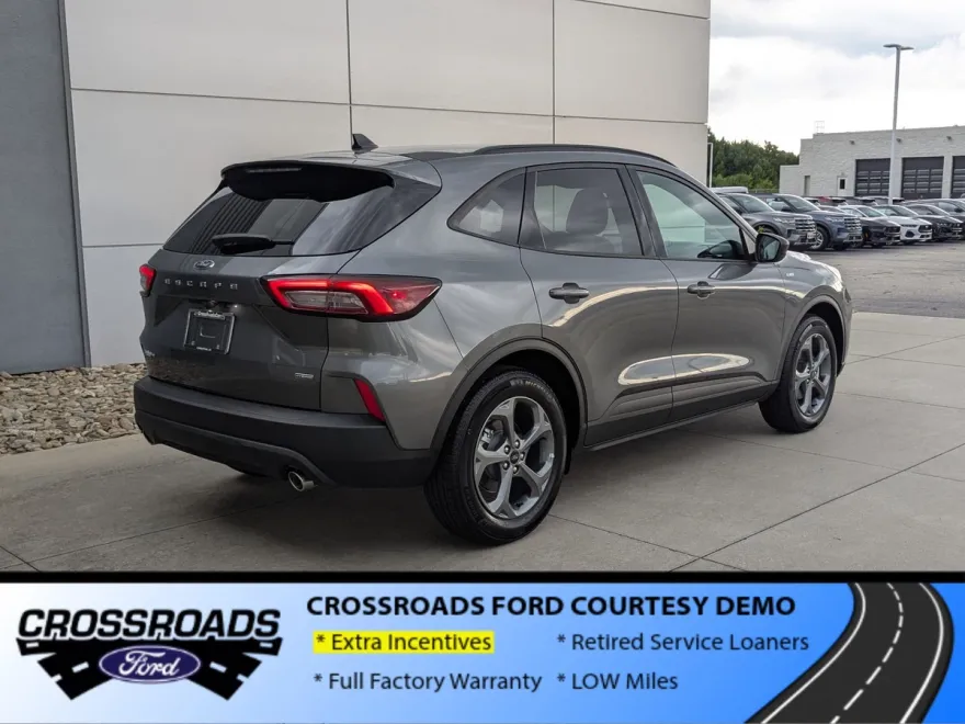 2025 Ford Escape ST-Line photo 1