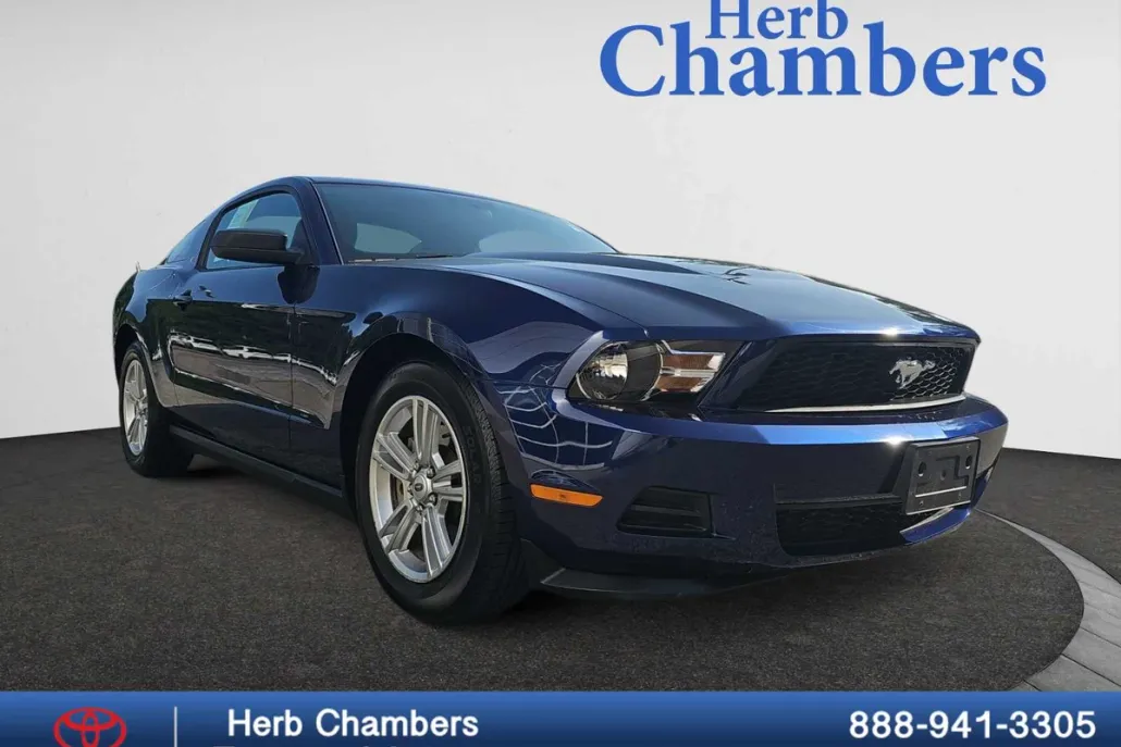 2012 Ford Mustang V6 photo 1