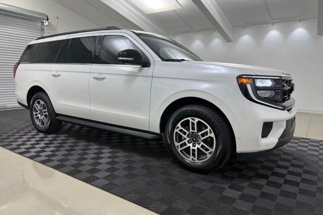 2025 Ford Expedition MAX photo 1