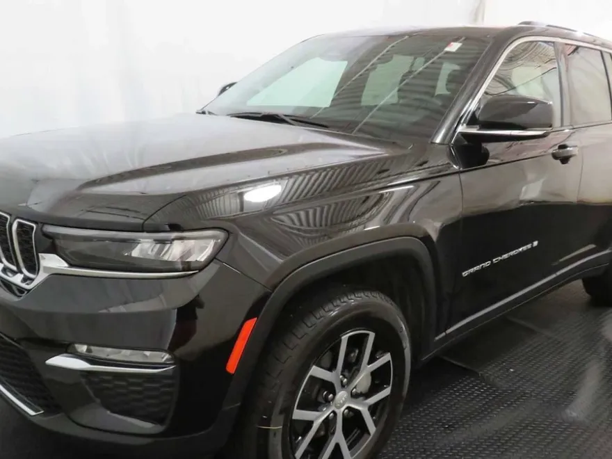 2024 Jeep Grand Cherokee Limited photo 1