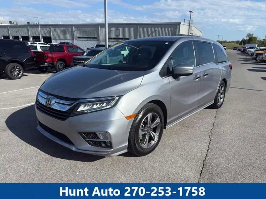 2019 Honda Odyssey Touring photo 1