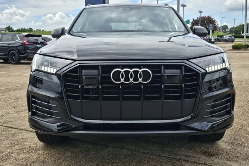 2024 Audi Q7 45 Premium Plus photo 1