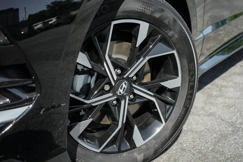 2025 Hyundai Sonata SEL photo 1