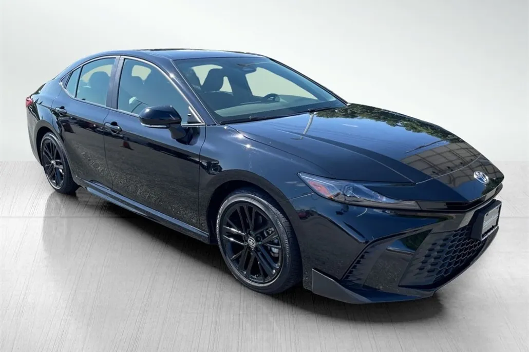 2025 Toyota Camry SE photo 1