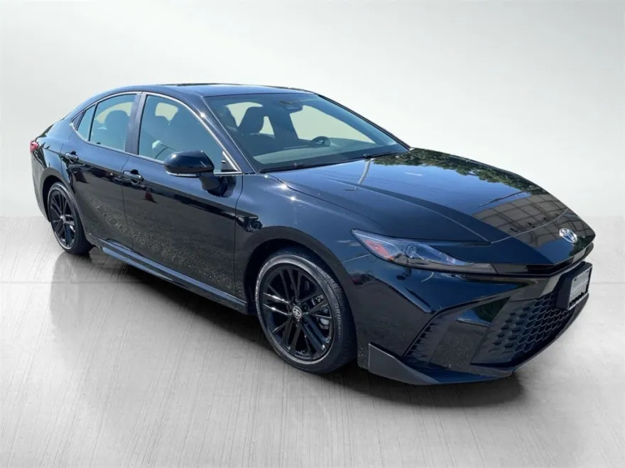 2025 Toyota Camry SE photo 1