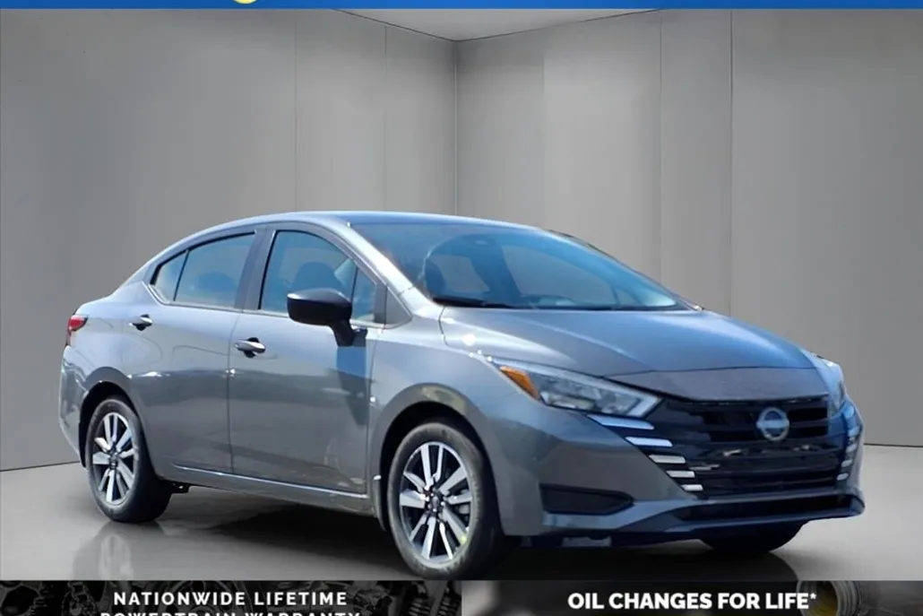2025 Nissan Versa 1.6 S photo 1