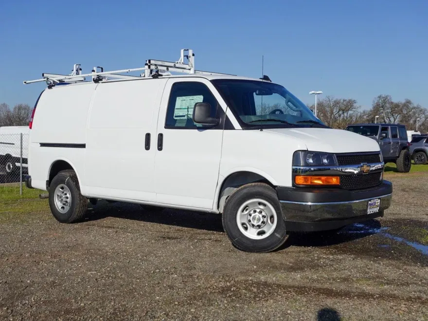 2024 Chevrolet Express Cargo 2500 photo 1