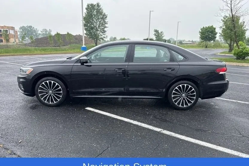 2022 Volkswagen Passat 2.0T Limited photo 1