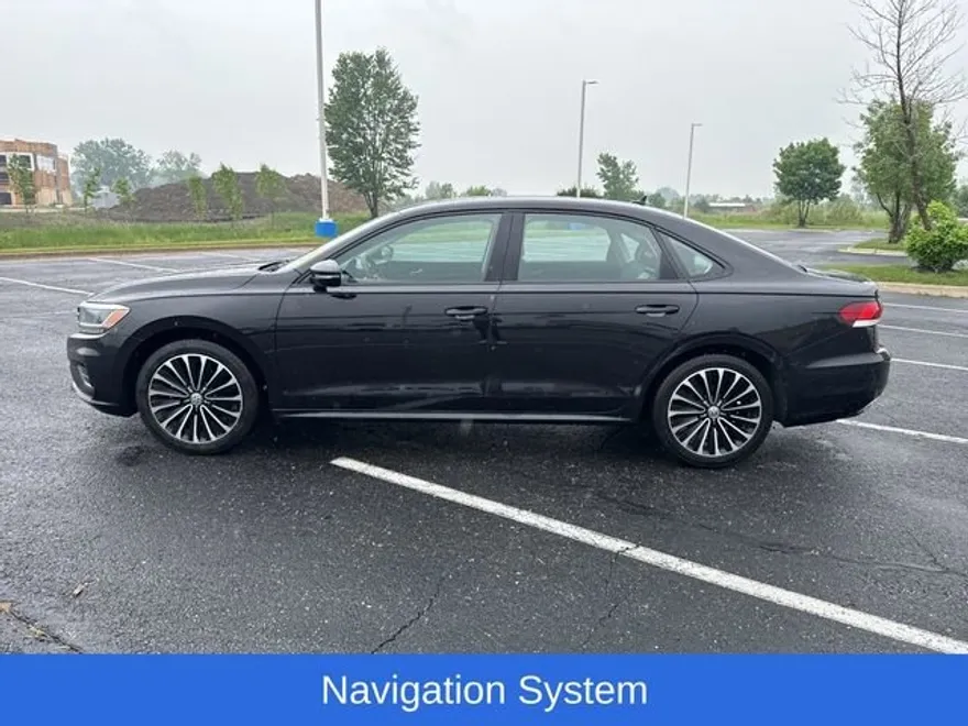 2022 Volkswagen Passat 2.0T Limited photo 1