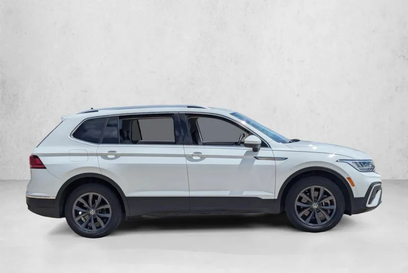 2022 Volkswagen Tiguan SE photo 1