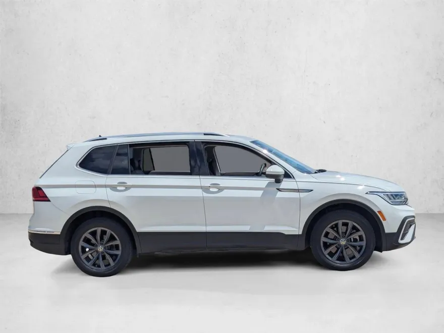 2022 Volkswagen Tiguan SE photo 1