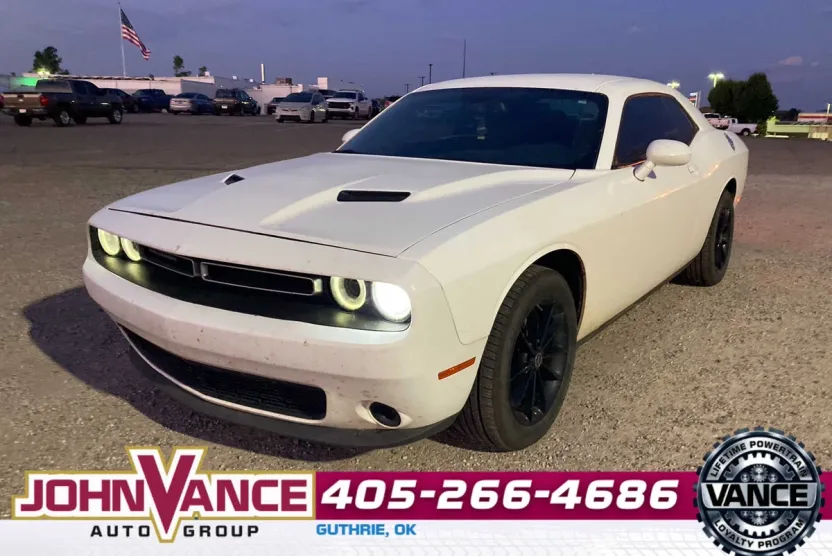 2016 Dodge Challenger SXT photo 1