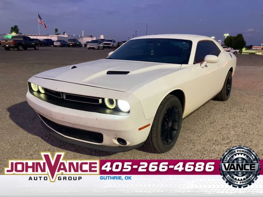 2016 Dodge Challenger SXT photo 1