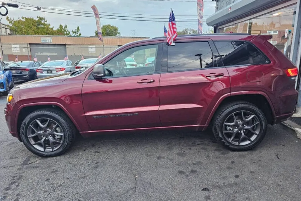 2021 Jeep Grand Cherokee Anniversary Edition photo 1