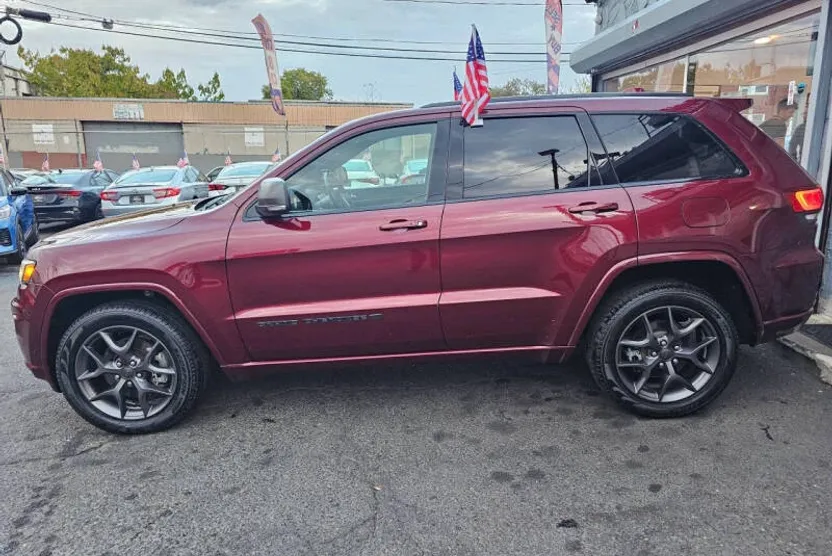 2021 Jeep Grand Cherokee Anniversary Edition photo 1