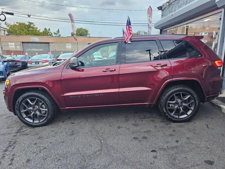 2021 Jeep Grand Cherokee Anniversary Edition photo 1