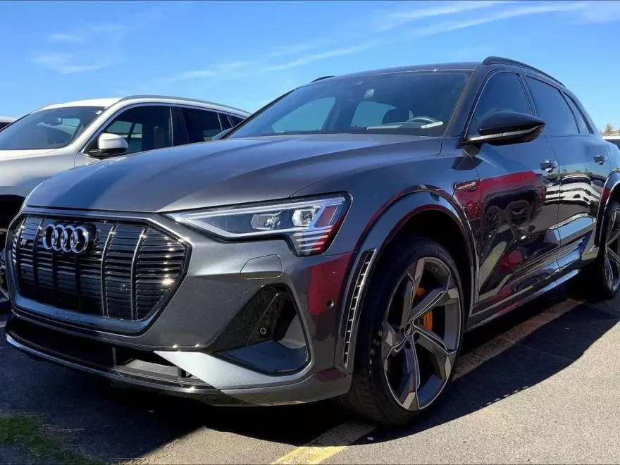 2022 Audi e-tron Premium Plus photo 1